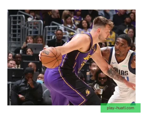 东契奇33分11助攻难救主湖人末节逆转独行侠詹姆斯17分导演第三节崩盘_p9prefgc